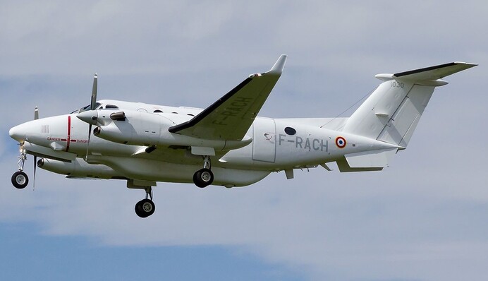 "Пан Макрон явно хоче щось довести... причому не тільки плешивому карліку": біля Криму помітили французькі літаки