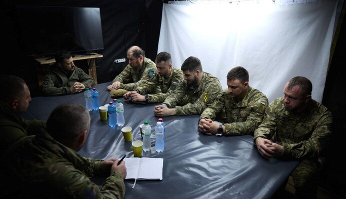 Зеленський відвідав військових на одному з найгарячіших напрямків