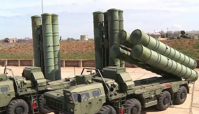 В Крыму россияне активизировали переброску военной техники