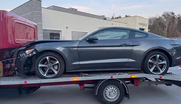 ”Мустанг” от Bon Jovi: руководитель одной из ГО хотел ввезти в Украину авто по фальшивым документам