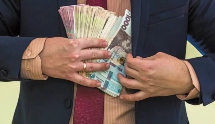 Депутата возмутило голосование Рады за резкое увеличение зарплат чиновникам