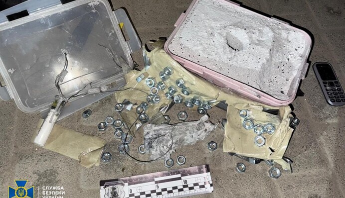 У Львові затримали на гарячому запроданців, коли вони закладали вибуховий пристрій під авто військового