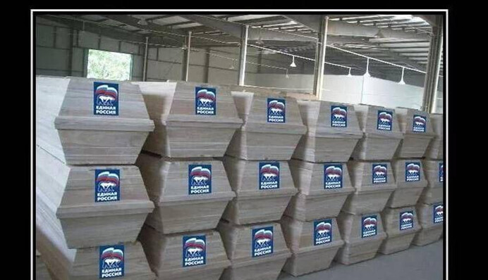 ​У Росії стався скандал через труни з логотипом партії Путіна