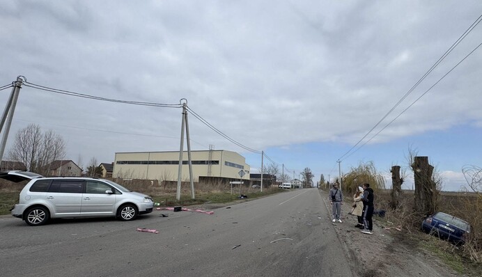 Украинский писатель пришел на помощь пострадавшим в ДТП