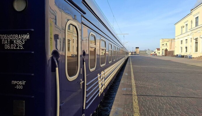 «Я разревелась»: Укрзализныця задержала поезд по просьбе украинки