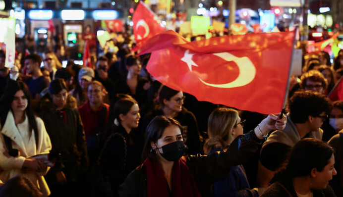 В Турции количество задержанных на протестах достигло почти двух тысяч