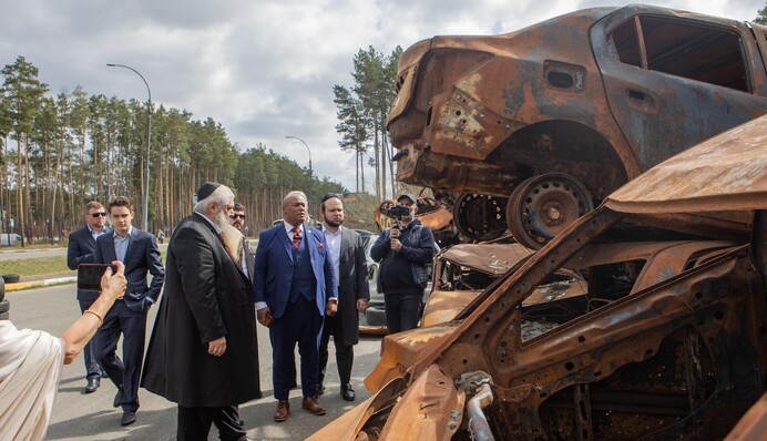"Побачене глибоко вразило його": особистий духовний радник Трампа відвідав Україну