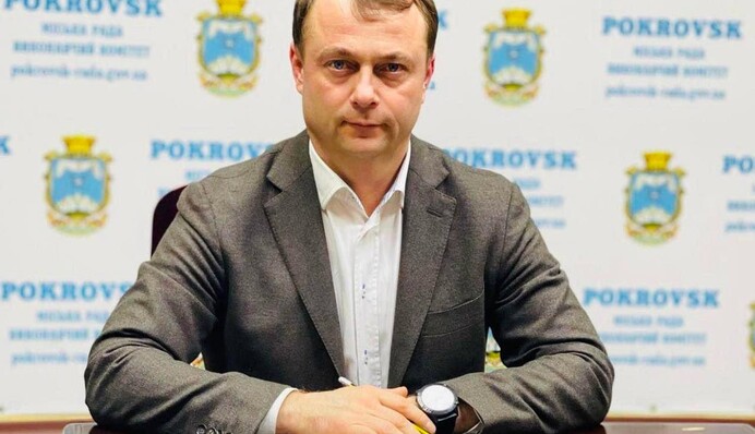 Глава Покровска Требушкин живет за границей, но получал зарплату из бюджета Украины