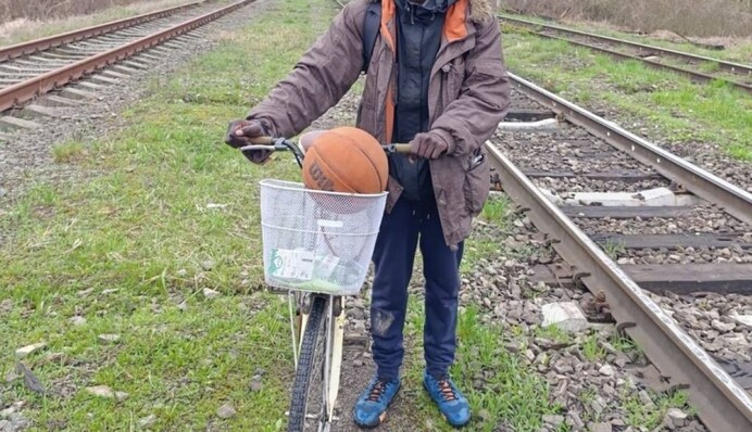 Українські прикордонники затримали незвичайного порушника з баскетбольним м’ячем