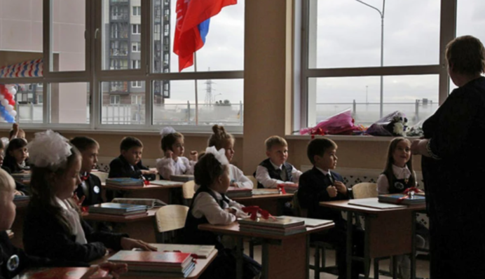 В школах РФ будут агитировать ранние браки: ведут курс 