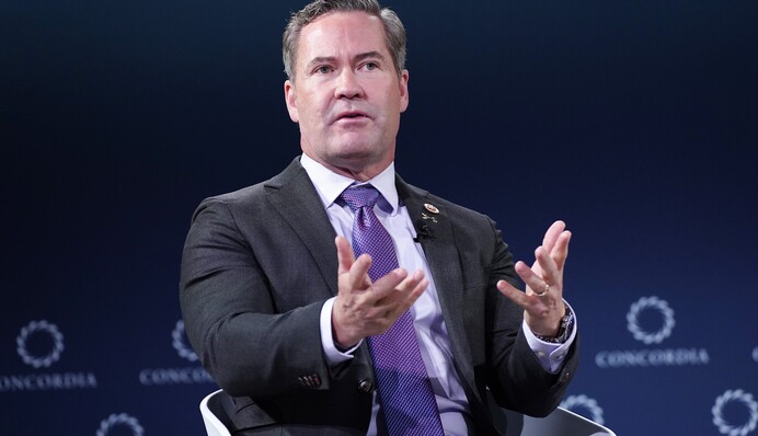 Скандал вокруг Signal: советник Трампа Уолц обсуждал в чатах войну в Украине