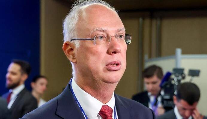 Украинский аналитик увидел комическое сходство представителя Путина с мемом «У меня такое в огороде всю капусту поело»