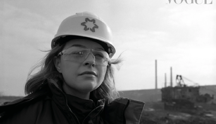 Vogue показав, як українські жінки опановують чоловічі професії на прикладі майстрині-металурга з Метінвесту
