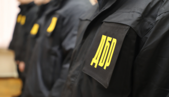 Депутата звинуватили в закупівлі неякісного одягу для військових