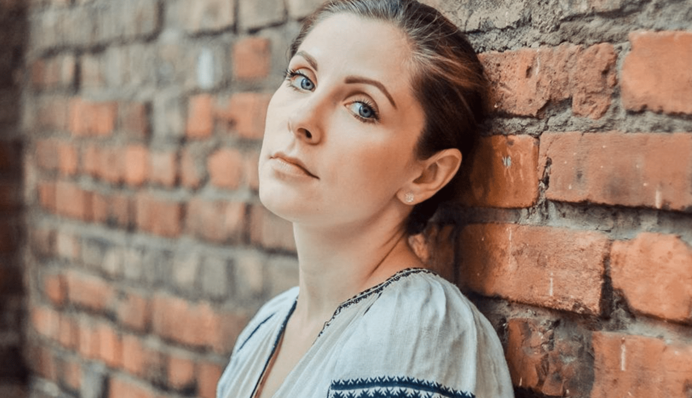 Украинская актриса пострадала от автомата Калашникова