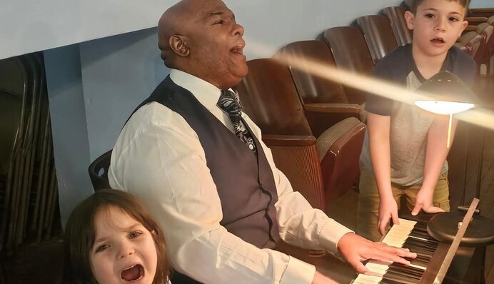 Пастор Трампа помолився за українських дітей