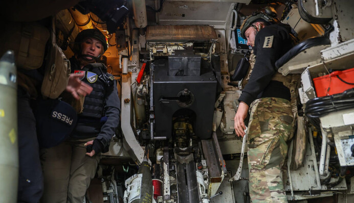 ”Британская САУ, которая вывезла на себе около 30 бойцов из окружения корейцами”: военная корреспондентка рассказала об уникальной пушке