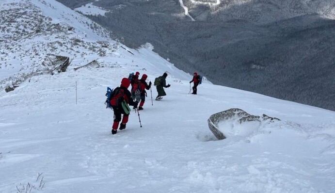 В украинских Карпатах внезапное ухудшение погоды привело к проблемам у туристов
