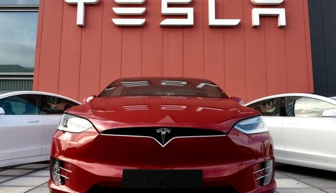 Акції Tesla опустилися нижче рівня 
