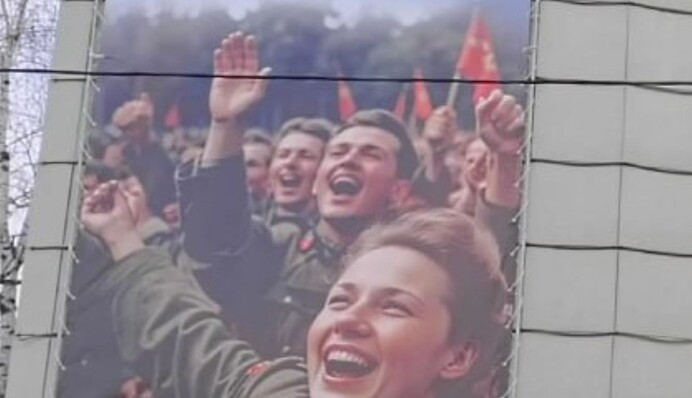 В Росії осоромились з плакатом до 9 травня - у солдата виявилося шість пальців
