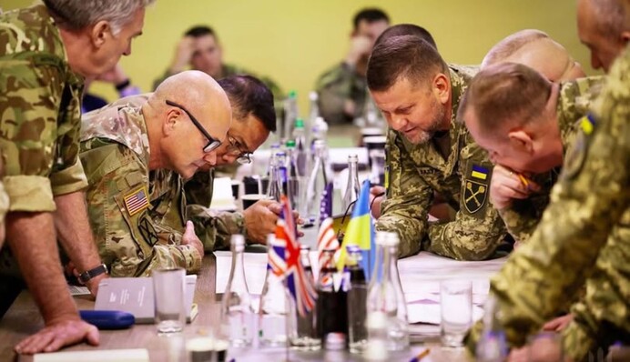 Залужний привідкрив завісу щодо створення секретної зброї для України