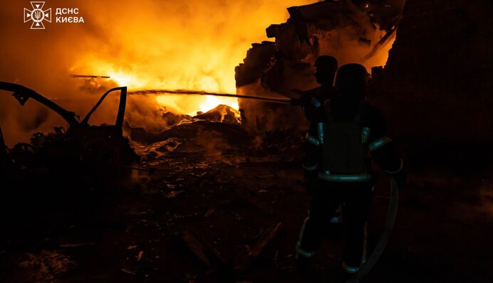 Какие подробности сейчас известны о ночной российской атаке на Киев – данные спасателей