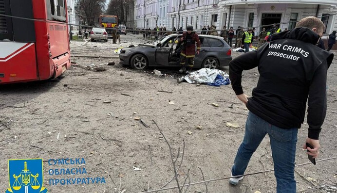 В Сумах на месте удара развернули штаб помощи пострадавшим: количество погибших и раненых растет