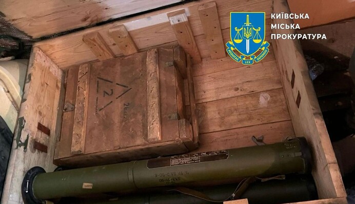 У Києві знайшли великий сховок зі зброєю