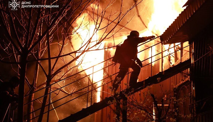 Спасатели показали последствия российского удара по Днепру