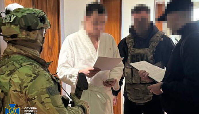 Замглавы КГГА сообщили о подозрении в содействии выезда за границу 31 мужчины