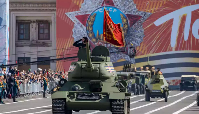 ​Український поет і військовий дуже захотів побачити словаків та угорців на параді у Москві 9 травня