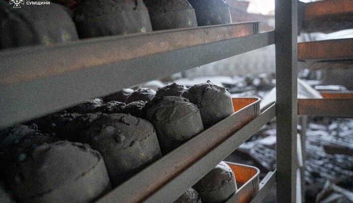 «Воюем с антихристом. Не имеем права сдаваться»: спикер ВСУ показал знаковое фото с последствиями российского удара по Сумах