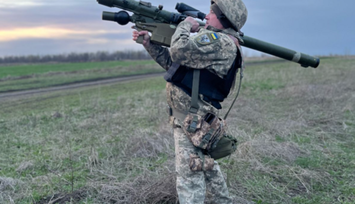 Повітряне командування показало, як зенітник  одним пострілом 