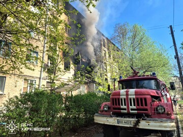 Спасатели показали последствия удара русского дрона по многоэтажке в Харьковской области