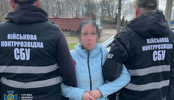 ​Затримали зрадницю, яка встановлювала відеопастки для російських ударів по ешелонах ЗСУ на Чернігівщині
