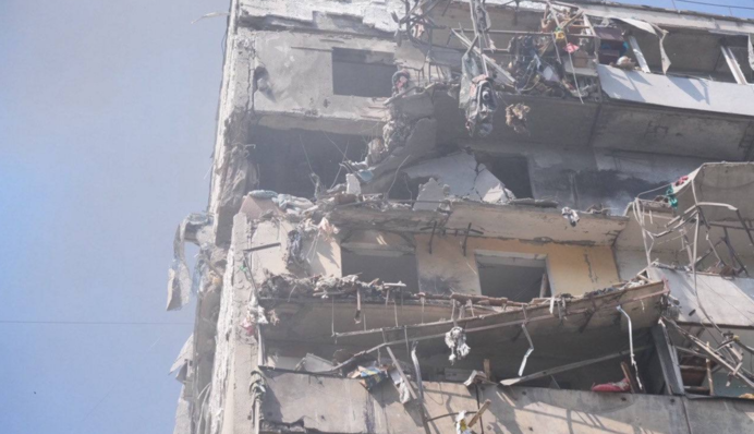 Росіяни влучили у житлову багато­поверхівку в Запоріжжі