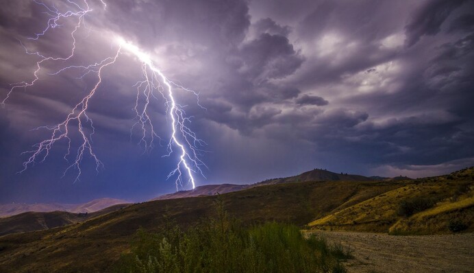Укргидрометцентр объявил штормовое предупреждение для нескольких областей: где ждать непогоды