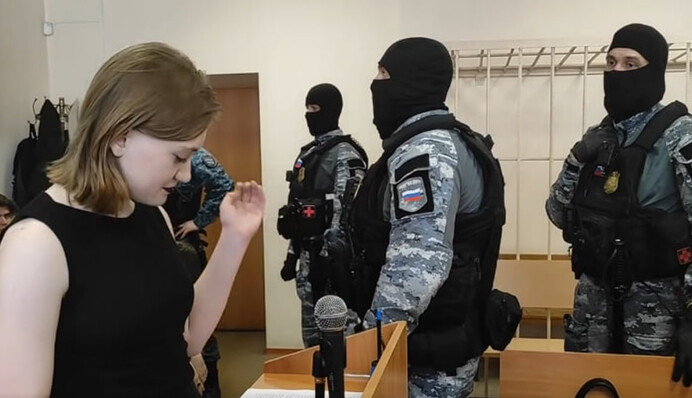 ​"На 140 мільйонів людей знайшлася лише одна гідна 19-річна дівчина": промова Дар'ї Козирєвої вразила поетесу-військову ЗСУ