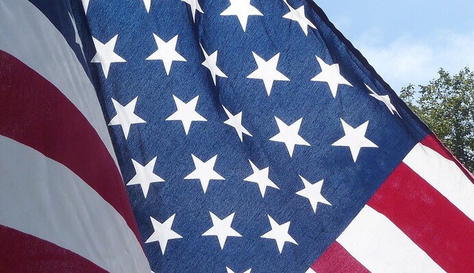 "Натяк на Аляску?" На портреті Трампа від Путіна побачили дивну деталь