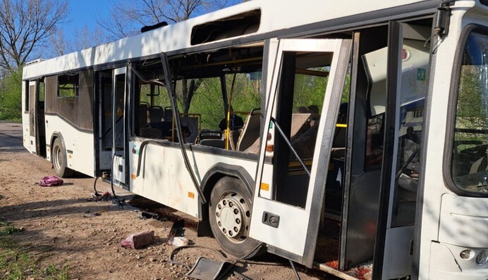Россияне попали в автобус в Марганце - много погибших