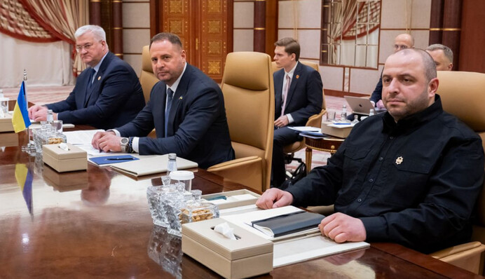 ​Єрмак з Умєровим та Сибігою прибули в Лондон — 