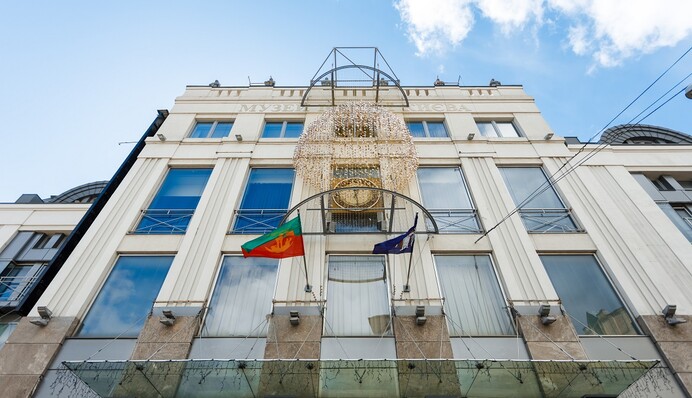 5,000 Origami Birds Appear on Kyiv Museum Façade: A Symbol of Support and Hope