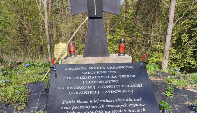 Скандал в Польше: на братской могиле УПА устроили провокацию