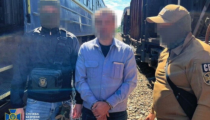 ​Помічник машиніста локомотивного депо 