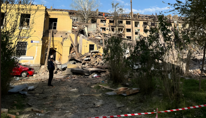 Опубліковано фото та відео з місця російського удару в Києві