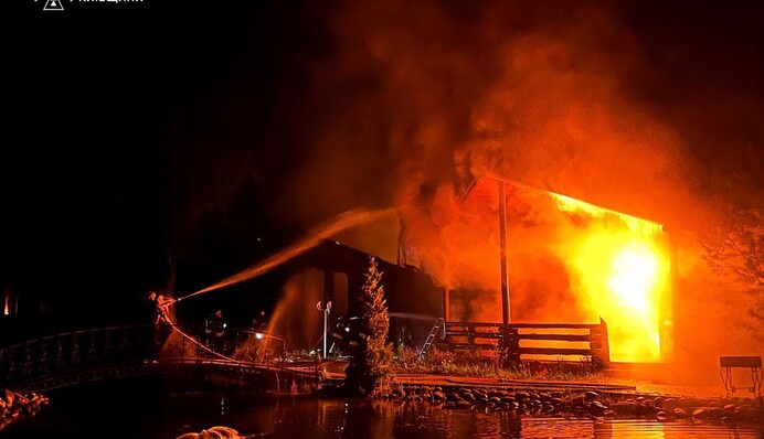 ​Під Києвом російський дрон "дерусифікував" Петра Першого