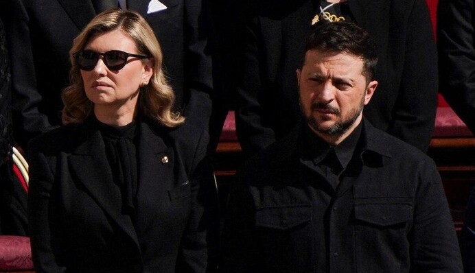 Zelensky changed his clothing style at the meeting with Trump