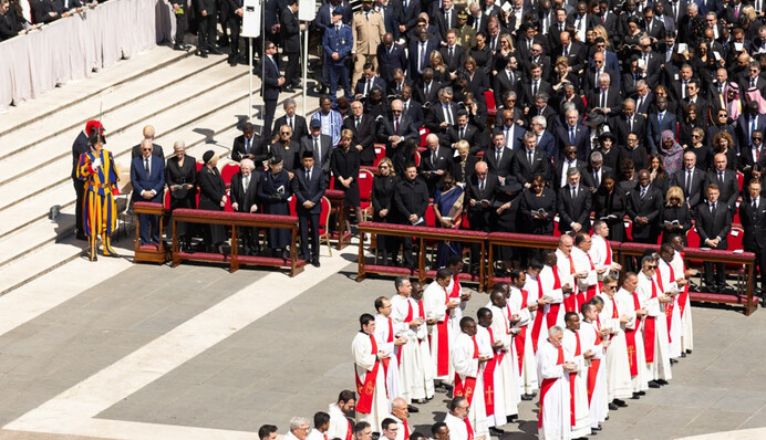 ​Ватикан нарушил протокол ради Зеленского