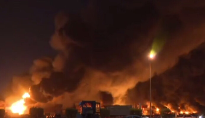 ​Вибух в іранському порту: потужну пожежу не загасили, а кількість жертв стрімко зросла