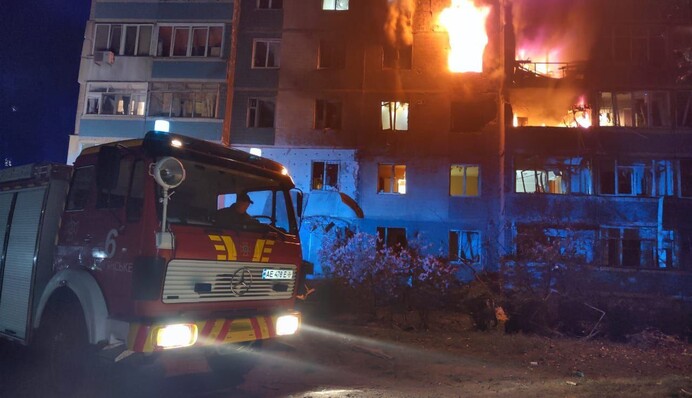 Россия ударила беспилотником по жилой девятиэтажке в Каменском